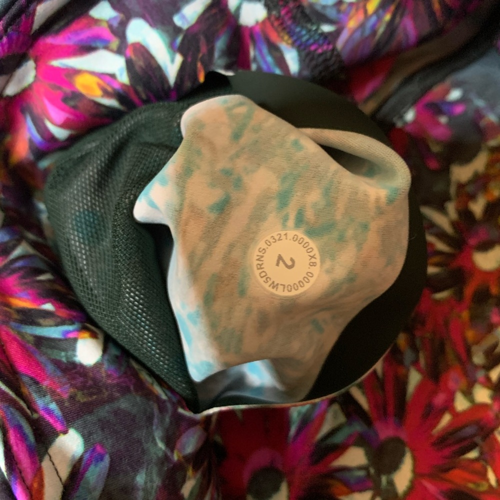 Lululemon base pace hr tight 25” - Picture 5 of 7